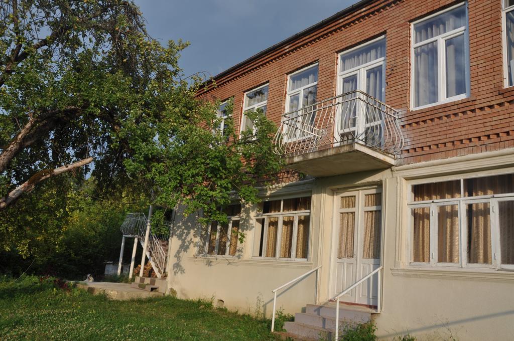 Guest House Racha Амбролаури Екстериор снимка
